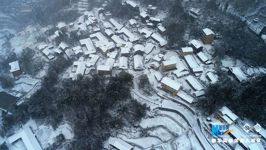 【城市远洋带图】重庆酉阳：雪映古梯田 南国村落美