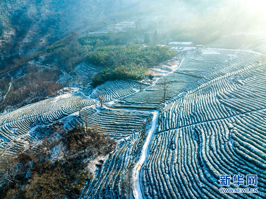 湖北多地迎降雪 雪润大地美如画