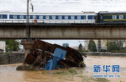 多地降雨量破极值 南方何以连遭9轮强降雨袭击？