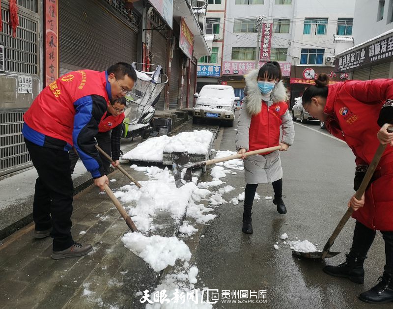 贵州：抗凝保畅 他们在行动