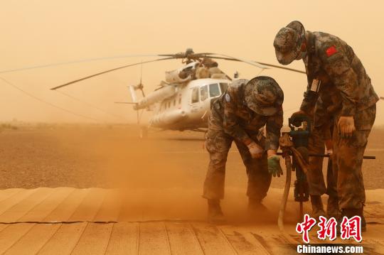 中国赴马里维和部队：枪林弹雨中托起大国担当