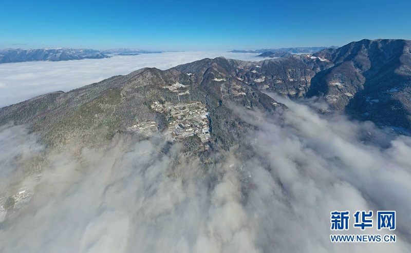 武陵山腹地邂逅云海雪原