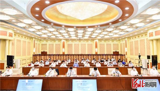 省委书记、省人大常委会主任王东峰主持召开省委理论学习中心组学习会议