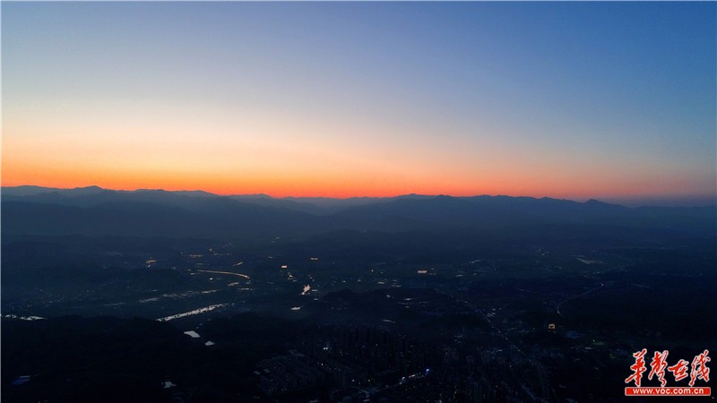 【航拍湖南】恬淡静逸初冬夜 小城新宁有霞光