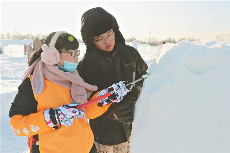 青少年体验冰情雪趣