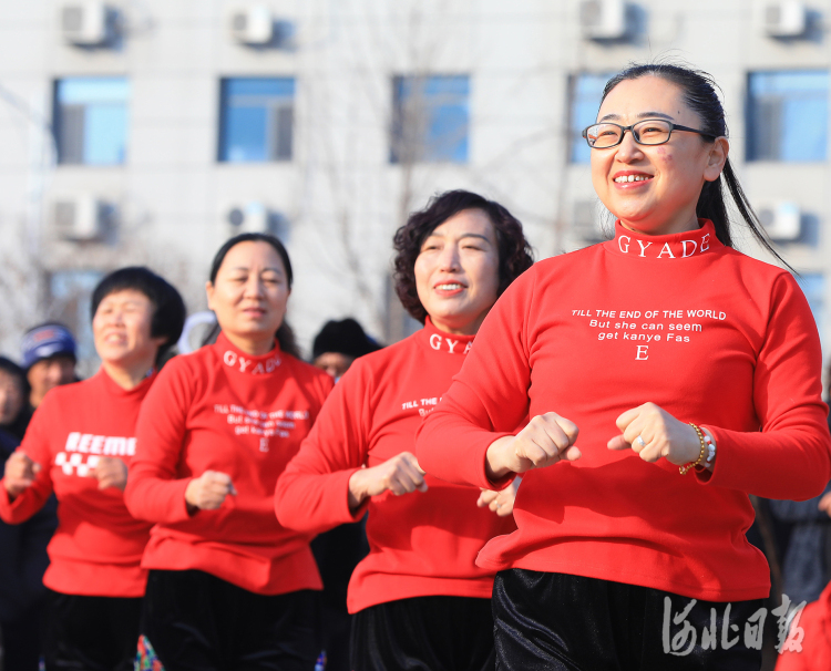 河北滦南：广场健身展演庆新年