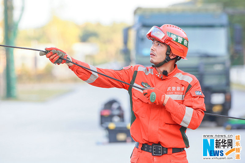 湖南卫视《奇兵神犬》杨烁张馨予特警救援挑战自我