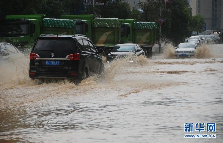 广西贺州遭遇暴雨袭击