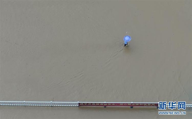 广西贺州遭遇暴雨袭击