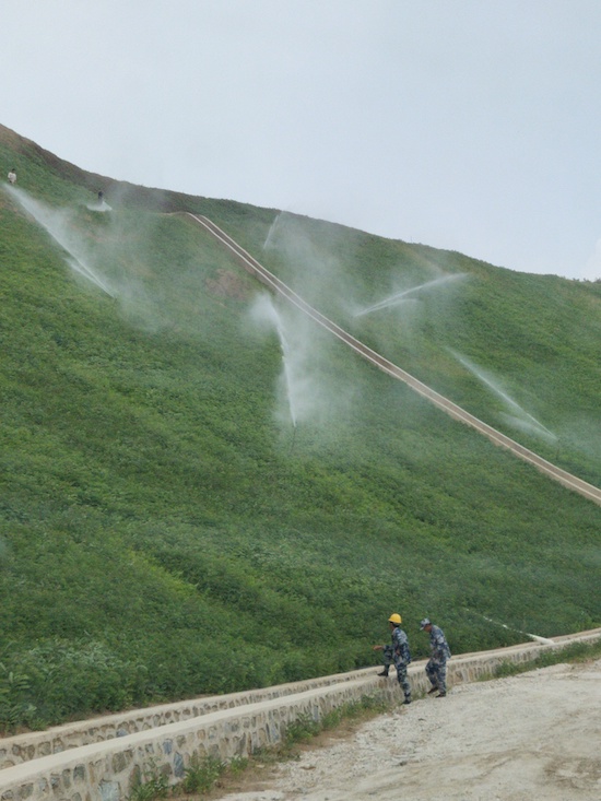 鞍山海城经济开发区、牌楼镇吹起菱镁产业转型升级号角_fororder_打造绿水青山 摄影董楠楠