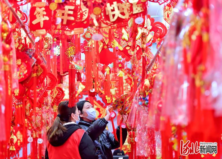 河北石家庄：备年货 迎新春