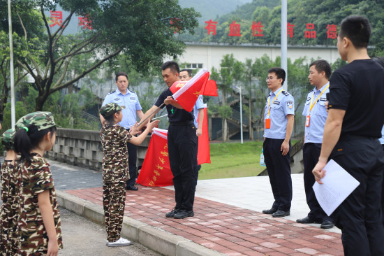 【法制安全】重庆九龙坡警方开办“九警少年营” 40名儿童集结