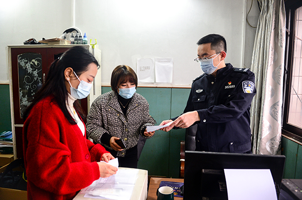 【原创】重庆江北民警王辉：扎根一线 变身“马路专家”_fororder_图片1