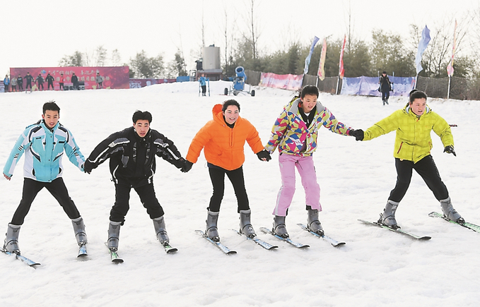 制冰造雪 “家门口”45座冰雪乐园