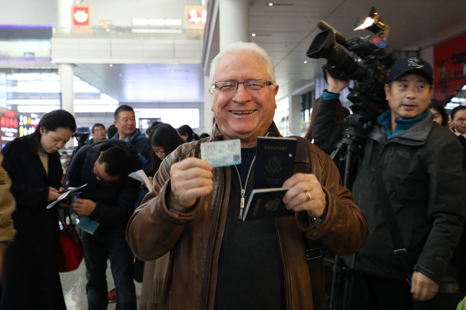 上海虹桥站迎来今年第一亿名乘火车离沪旅客