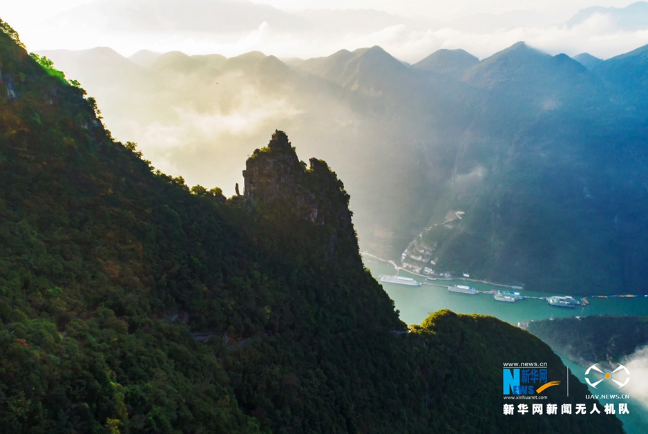 航拍巫峡神女峰 三峡云雾化作唯美面纱