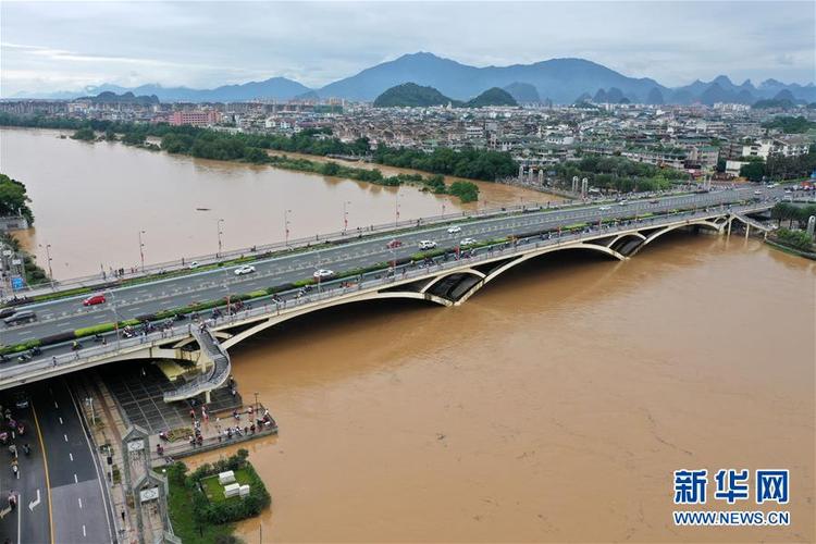 广西桂林：暴雨致漓江水位超警戒线