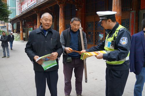 【区县联动】【巫山】巫山：“安全文明出行”宣传进车站上街头【区县联动　列表】巫山“安全文明出行”宣传进车站上街头