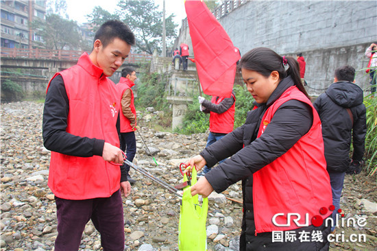 已过审【区县联动】【万盛】保护母亲河 万盛东林街道开展巡河志愿活动【区县联动】万盛东林街道开展巡河志愿活动