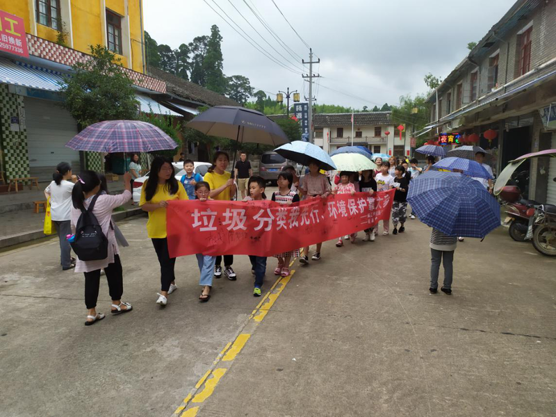 【cri看福建 列表】【chinanews 带图】【移动版】闽江学院师生社会实践走进南平杨源乡：开展农村垃圾分类宣教