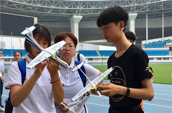 （供稿 教育列表 三吴大地南京 移动版）助力学生航空梦想 青少年科学营南航分营开营