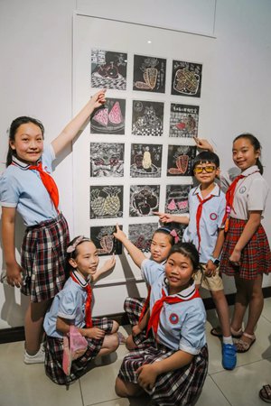 Printmaking exhibition by elementary students kicks off at Luoyang Art Gallery