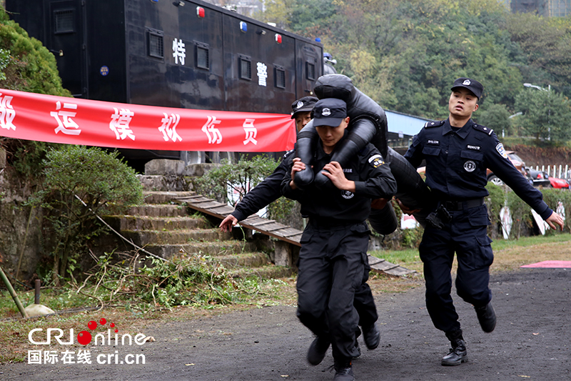 （已过审）（焦点图/社会）贵阳特警大比武展“十八般武艺”