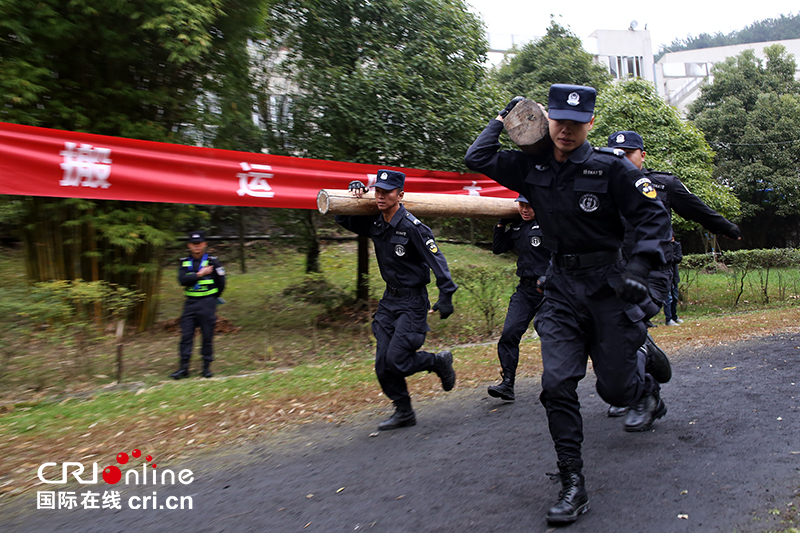 （已过审）（焦点图/社会）贵阳特警大比武展“十八般武艺”