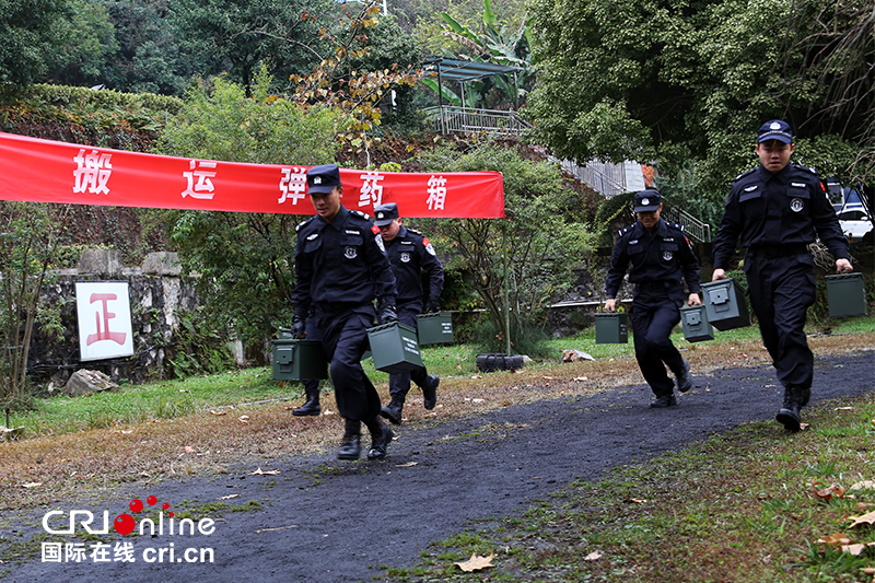 （已过审）（焦点图/社会）贵阳特警大比武展“十八般武艺”