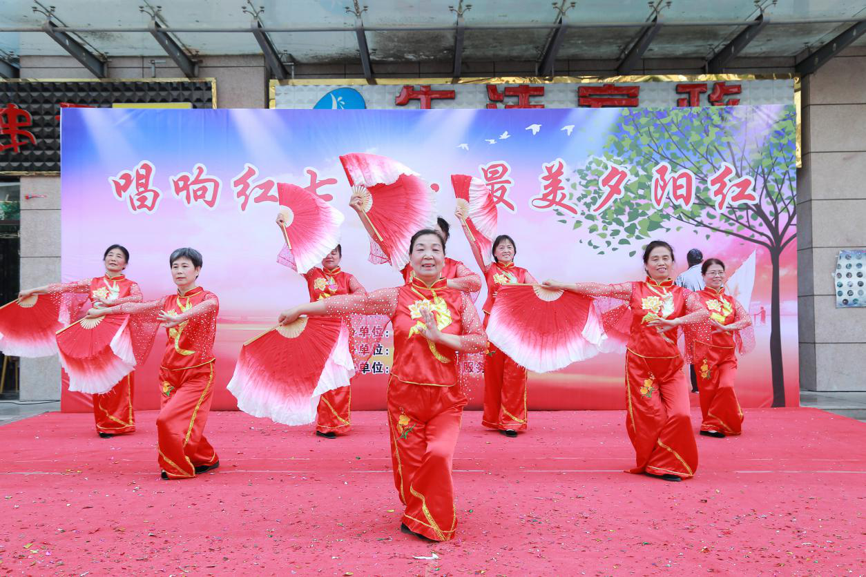 西安航空基地举办爱老敬老主题文艺汇演