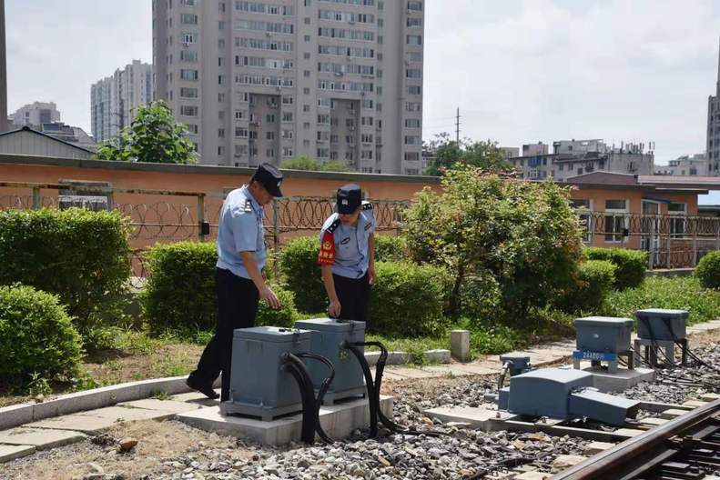 沈铁警方“骤雨”行动净化站车环境