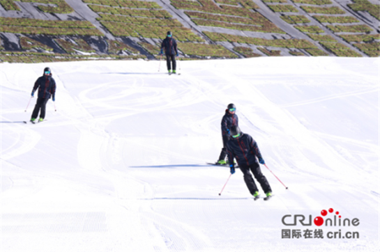 延安国际滑雪场将于12月13日举办首届延安冰雪节_fororder_滑雪3_副本