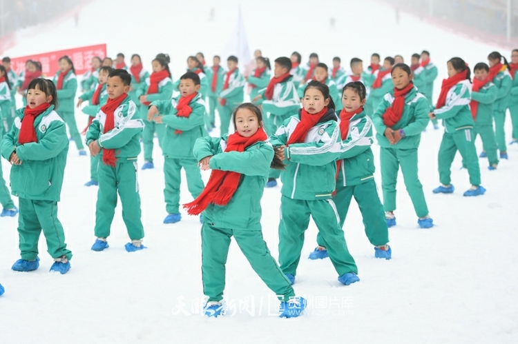 （中首）筑梦冬奥丨六盘水：冰雪运动进校园