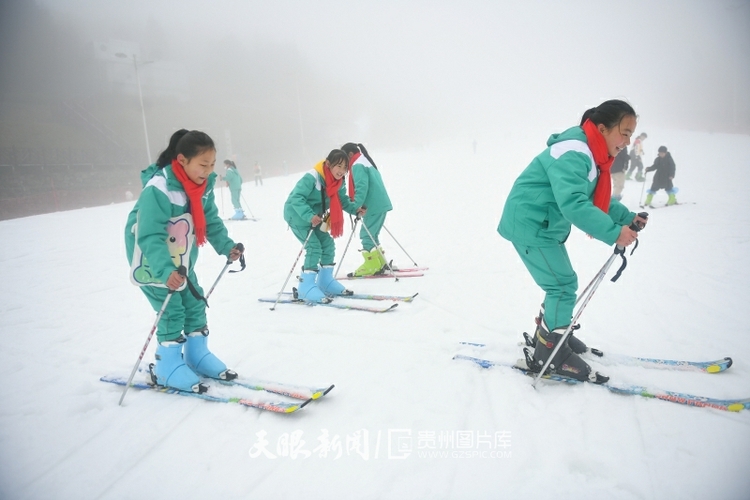 （中首）筑梦冬奥丨六盘水：冰雪运动进校园