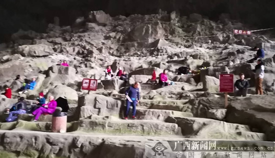 ［焦点图、八桂大地河池］探秘巴马百魔洞 网络大V感叹“此洞只应天上有”