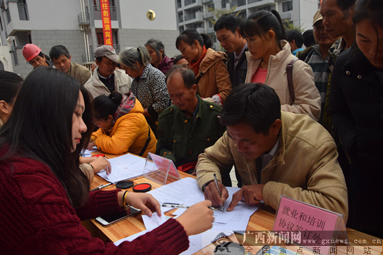 ［热门文章－图文、八桂大地防城港］防城区又有359户贫困户进城定居当市民