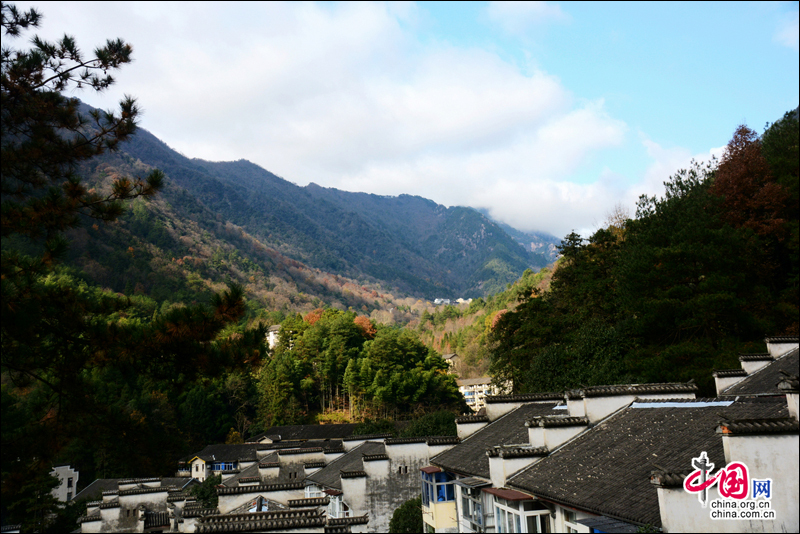 安徽黄山 初冬难留五彩缤纷的秋色