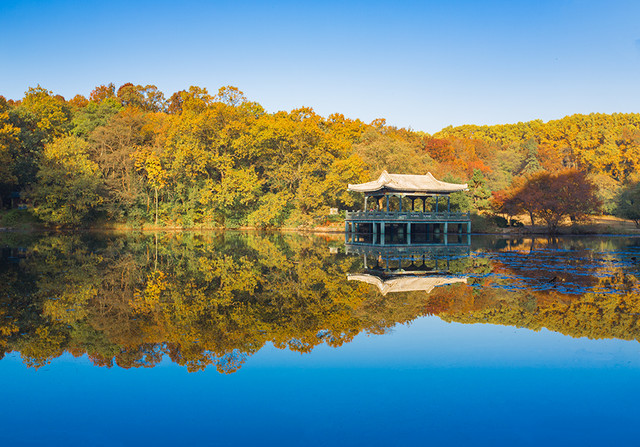 南京钟山风景区五彩流徽榭