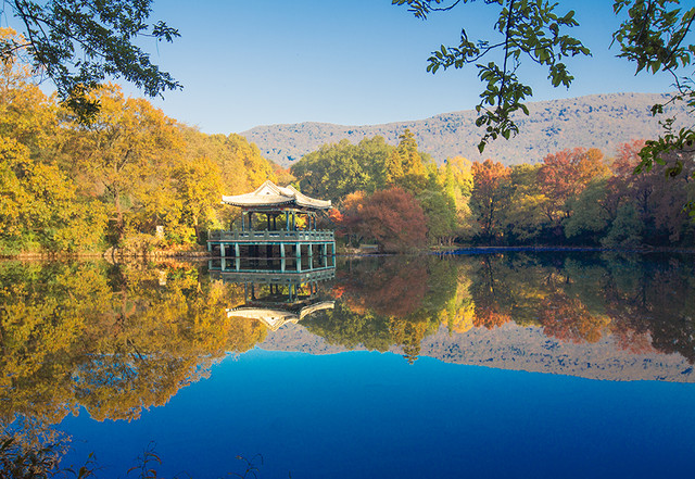 南京钟山风景区五彩流徽榭