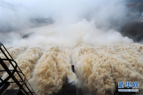 福建强降雨持续来袭 水口水电站全力以赴迎战洪水