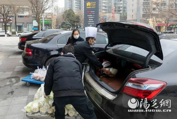 （转载）曲江新区：帮买菜，忙跑腿……疫情期间独居老人有了一群特殊家人