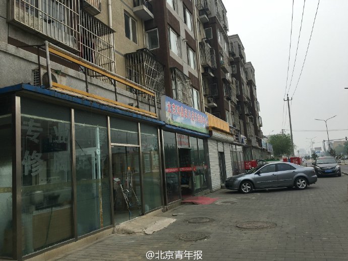 雷洋案事发地附近约20家足疗店招牌今早被拆(图)