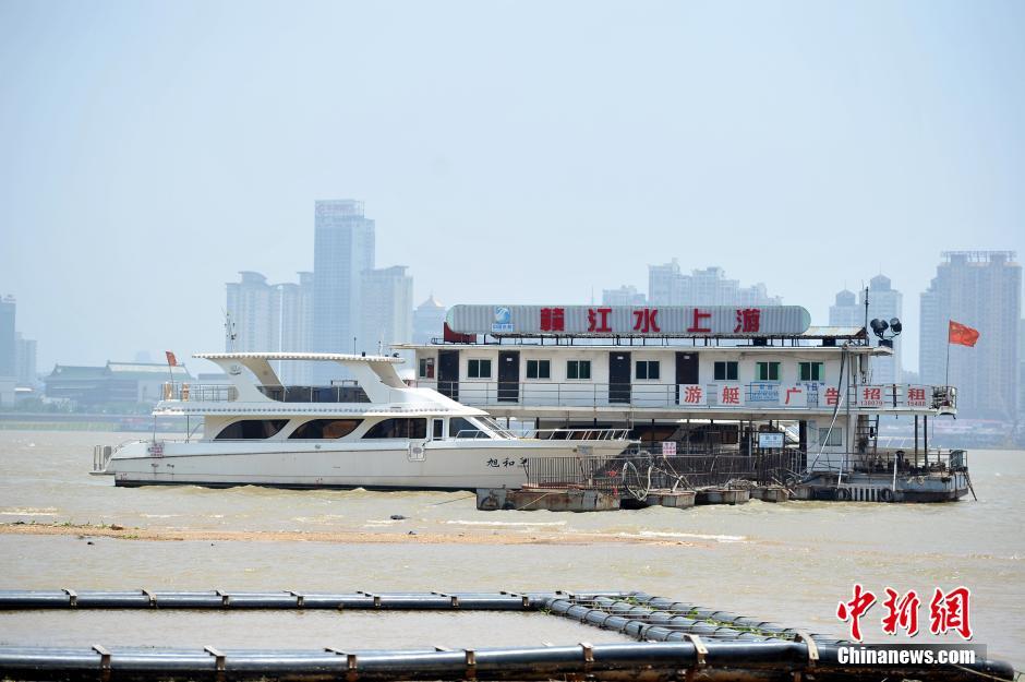 江西持续强降雨  赣江水位迅猛上涨