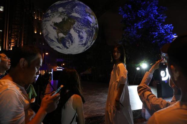 外滩源出现巨大的悬浮“地球”？这个夏天 上海“神仙展”扎堆