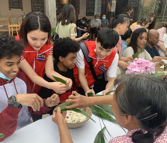 外国友人到巴南区石滩镇近距离感受“巴南非遗”：“这是一次奇妙的旅程！”