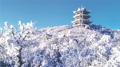 冬日新安画意浓 黛眉盼雪等雾凇