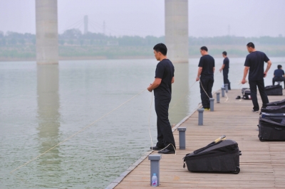 揭秘公安潜水大队：专门在各种污水中捞尸体