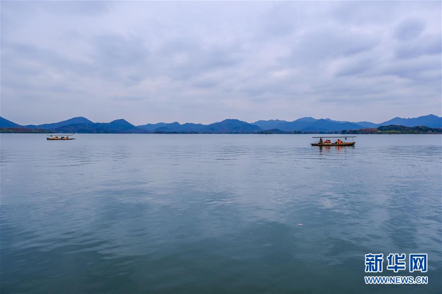 冬日西湖呈现“多彩画卷”