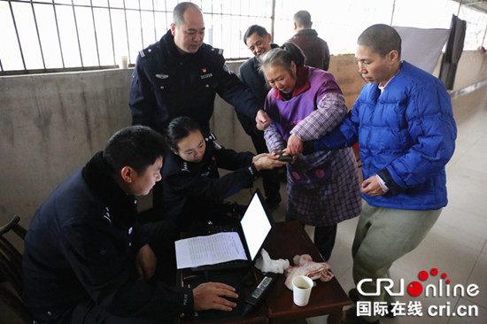 已过审【区县联动】【梁平】梁平警方上门为福利院“三无”人员办理身份证【区县联动】梁平警方上门为“三无”人员办理身份证