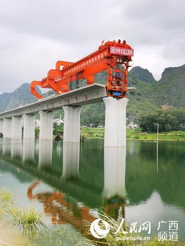 贵南高铁建设工地掀起劳动竞赛热潮